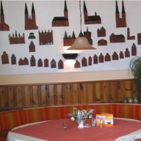 Wasserturm Hotel *